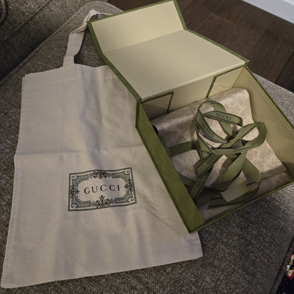 Gucci Black and Gold Belt - Picture 5 of 13